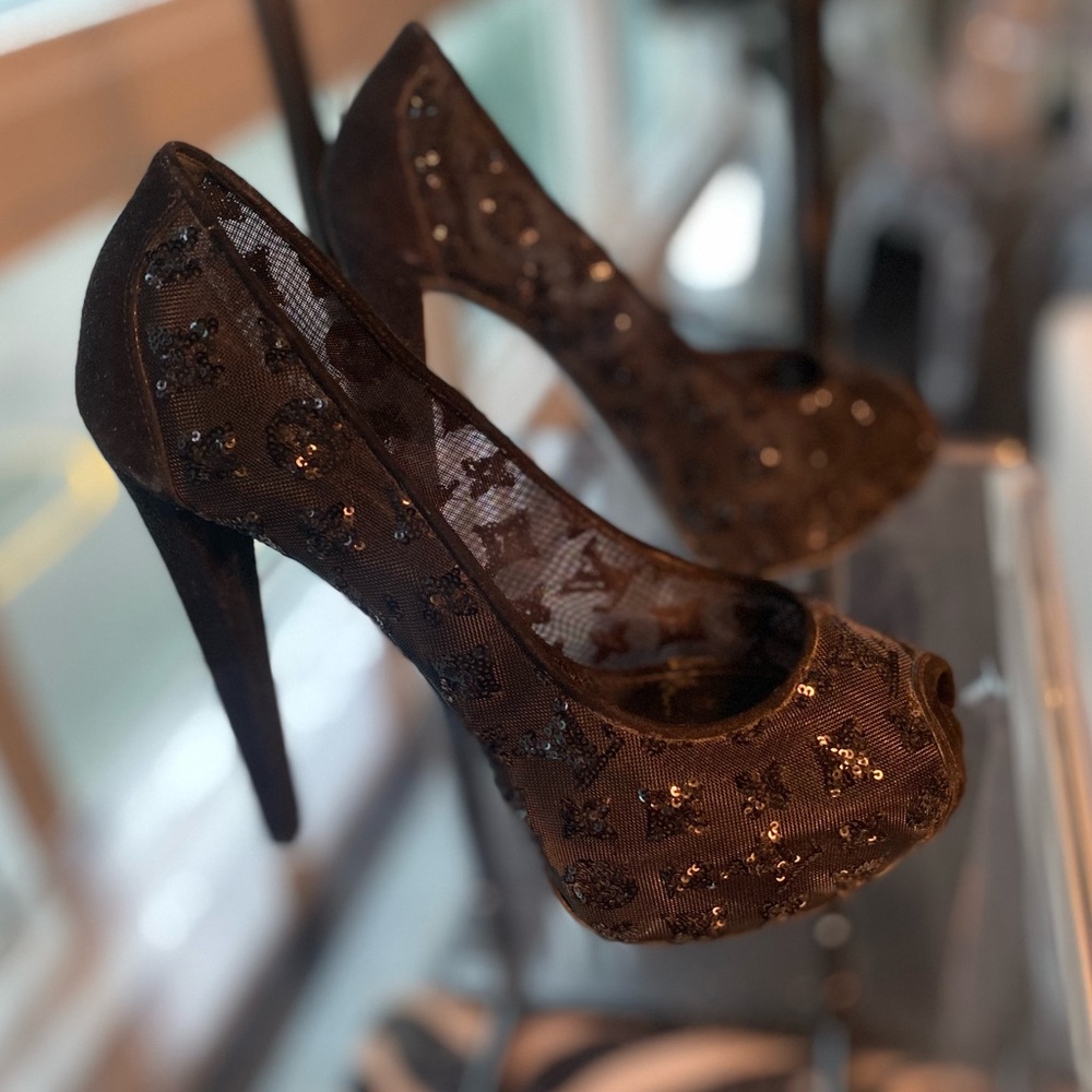 Fabulous Vuitton Peep Toes worn to VMA Red Carpet! Excellent Condition